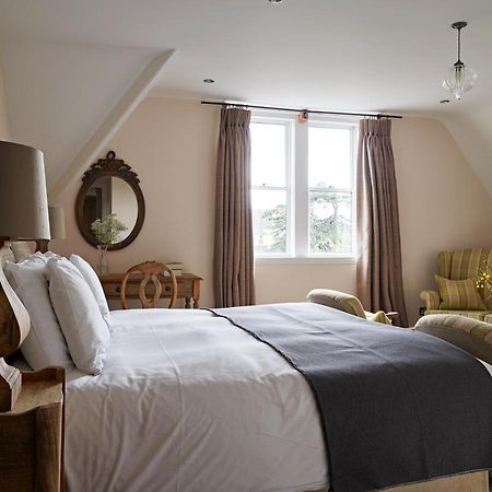 Bed and Breakfast Cotswold Grange Cheltenham Exterior foto A bedroom at The Pig