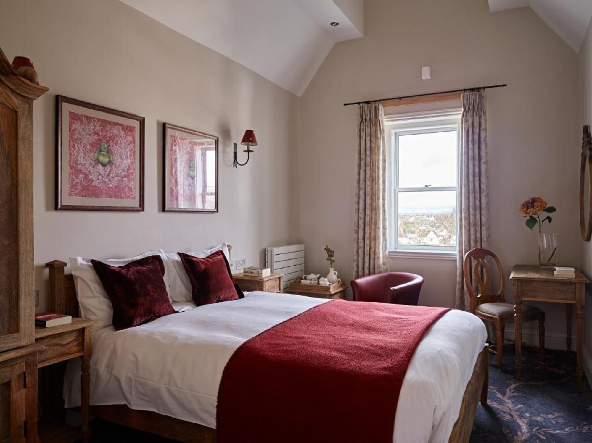 Bed and Breakfast Cotswold Grange Cheltenham Exterior foto A bedroom at the hotel