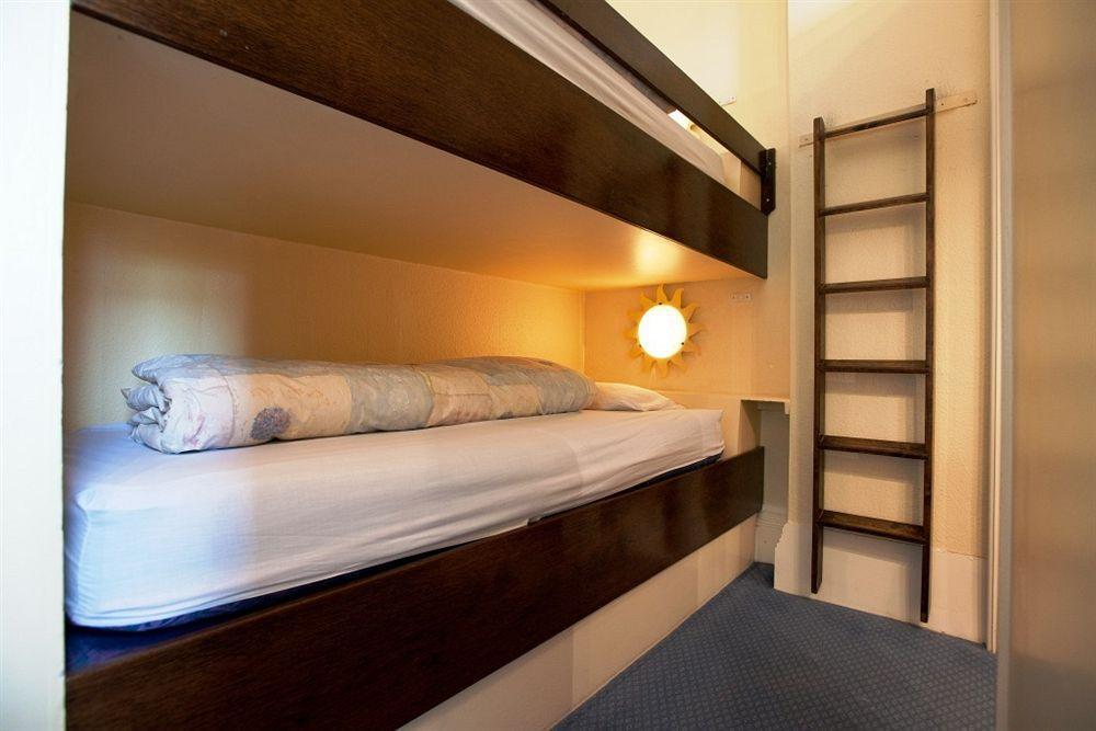Bed and Breakfast Cotswold Grange Cheltenham Exterior foto A bunk bed