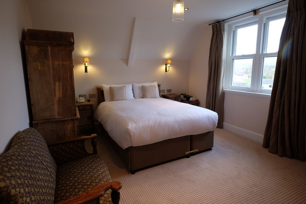 Bed and Breakfast Cotswold Grange Cheltenham Exterior foto A bedroom at the hotel