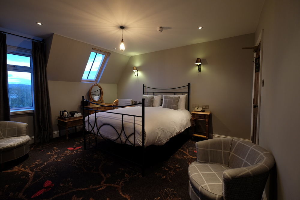 Bed and Breakfast Cotswold Grange Cheltenham Exterior foto A bedroom at the hotel