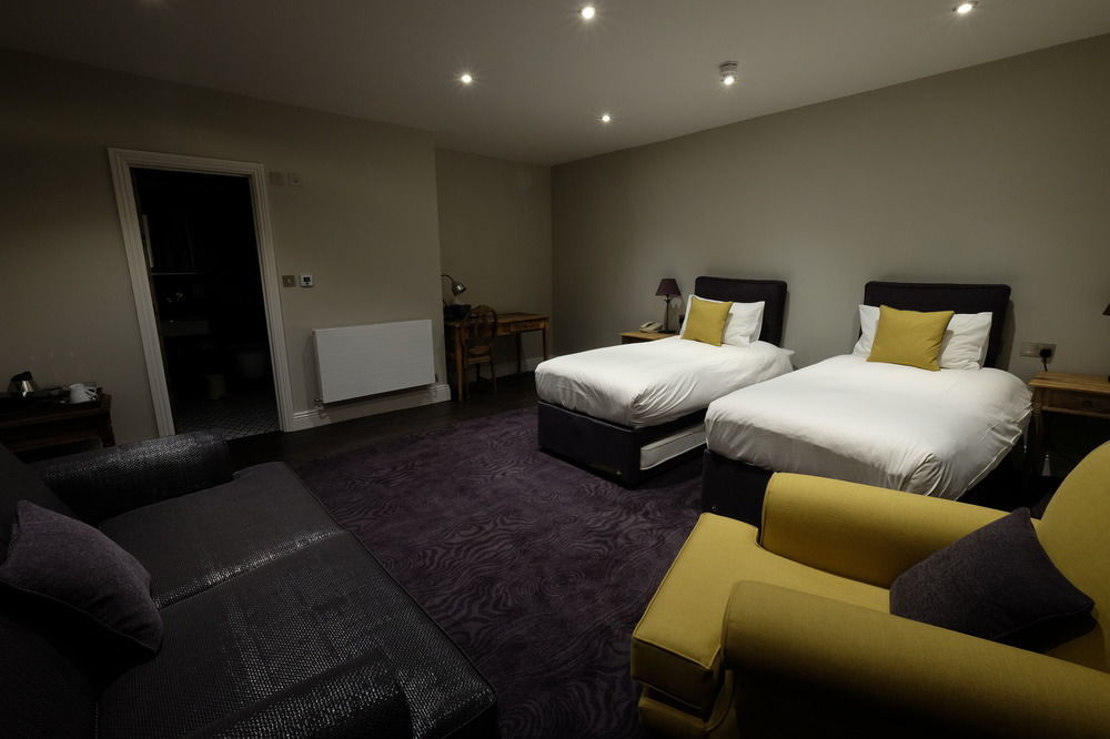 Bed and Breakfast Cotswold Grange Cheltenham Exterior foto A room at the hotel